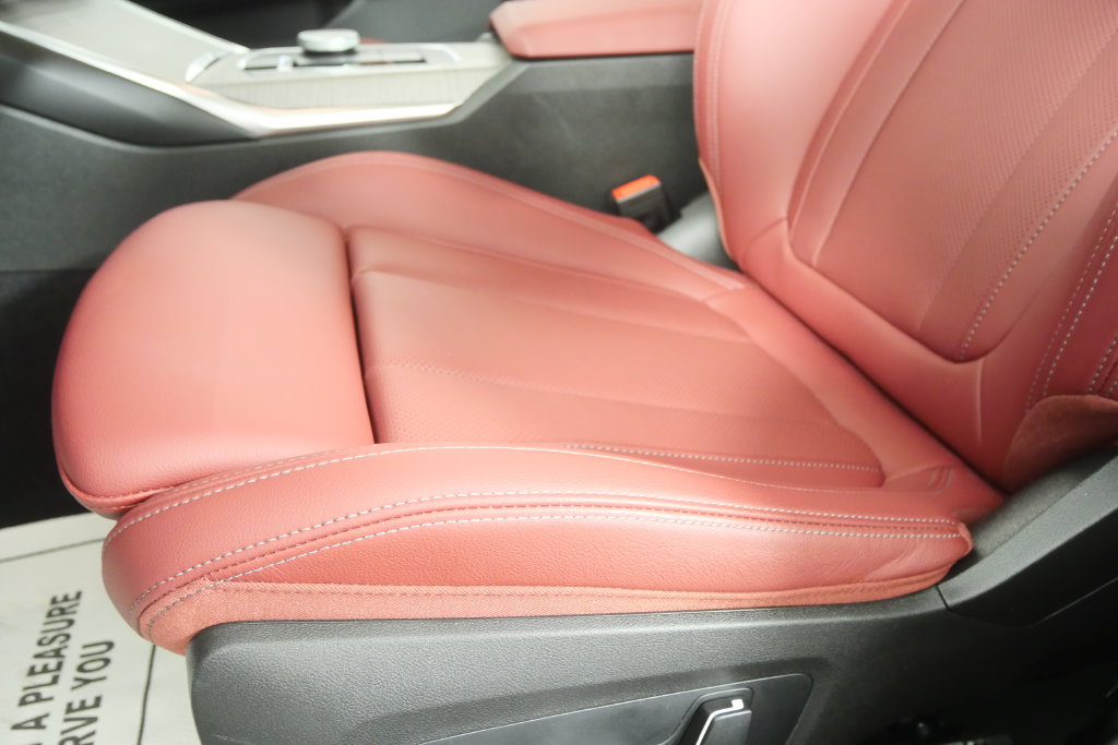 Certified 2026 BMW 330i Sedan RWD image 9