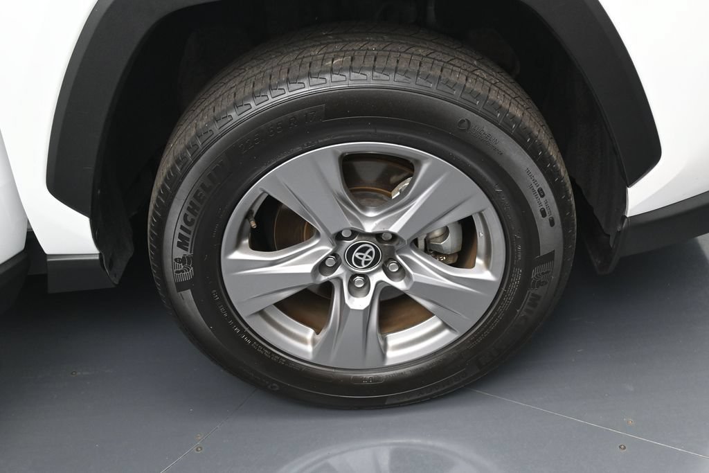 Used 2025 Toyota RAV4 XLE AWD/4WD image 35