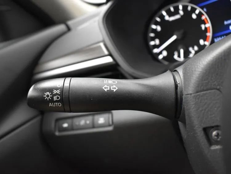 Used 2024 Nissan Altima 2.5 SV image 25