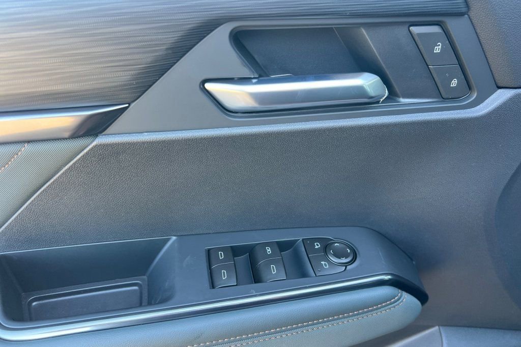 New 2026 GMC Acadia AT4 w/ Super Cruise Package image 8