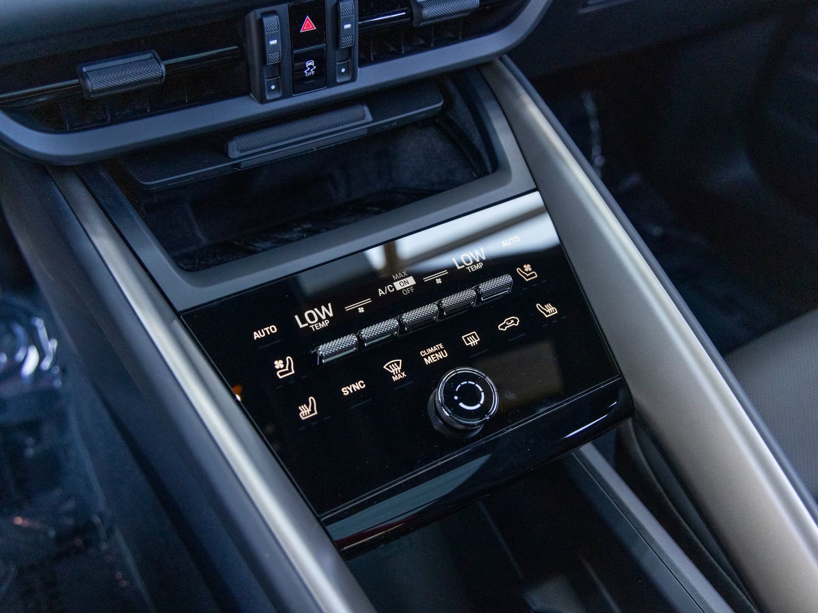 New 2026 Porsche Macan Turbo Electric image 40