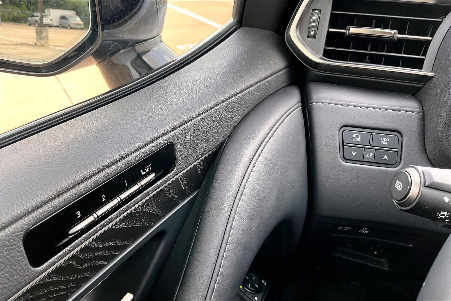 Certified 2025 Lexus LX 700h Luxury w/ Appearance Package AWD/4WD image 36