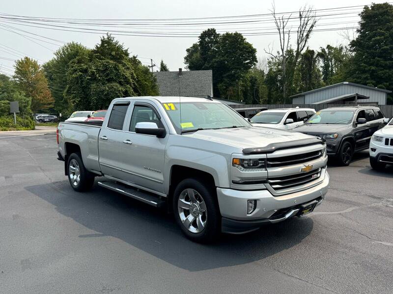 Used 2017 Chevrolet Silverado 1500 LTZ Z71 w/ LTZ Plus Package image 3