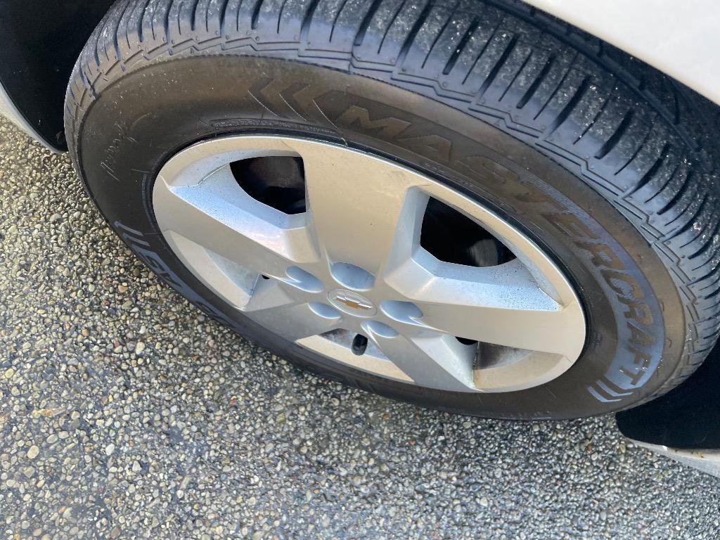 Used 2011 Chevrolet HHR LT image 9