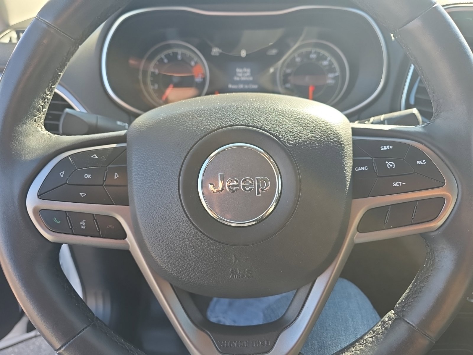 Used 2019 Jeep Cherokee Limited FWD image 17