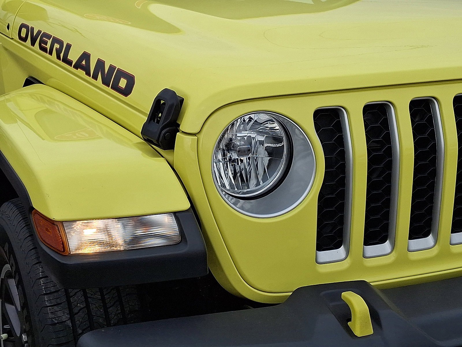 Used 2023 Jeep Gladiator Overland AWD/4WD image 9