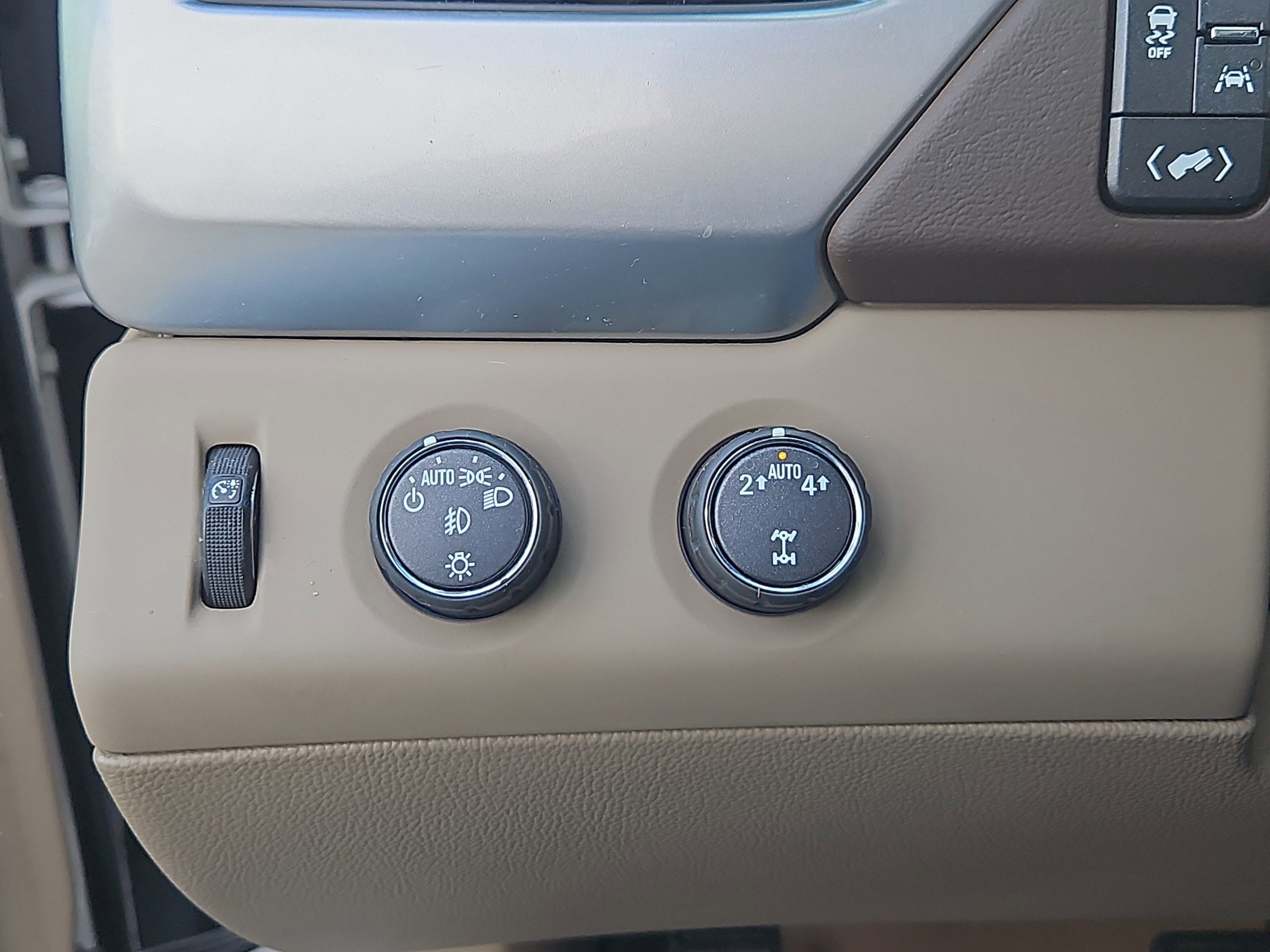 Used 2017 Chevrolet Tahoe LT image 12