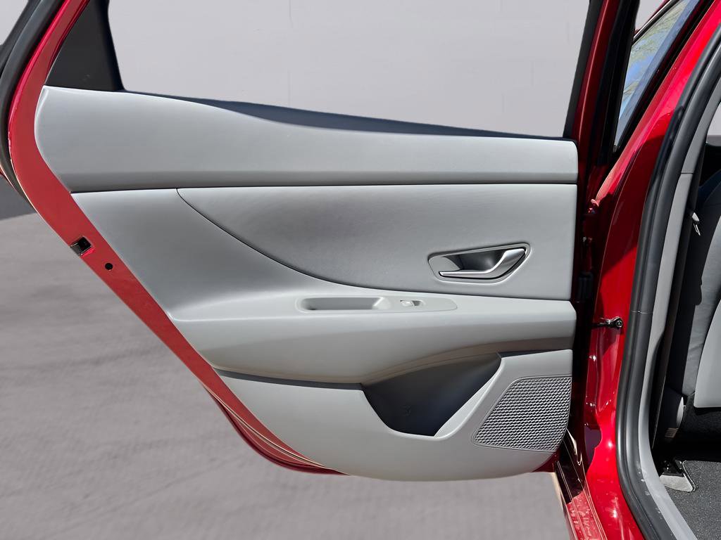 Used 2025 Hyundai Elantra Sport image 14