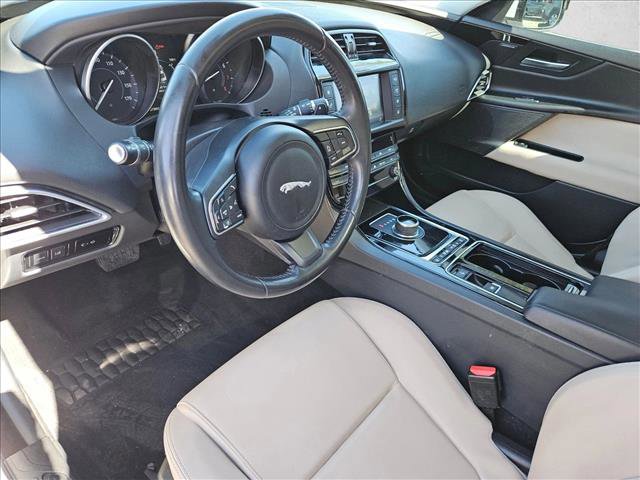 Used 2018 Jaguar XE Premium image 8