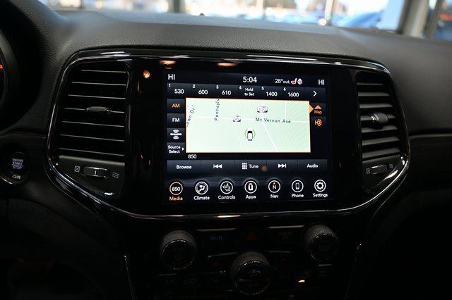 Used 2022 Jeep Grand Cherokee Laredo X image 16