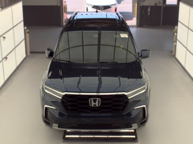 Used 2024 Honda Pilot Touring image 2