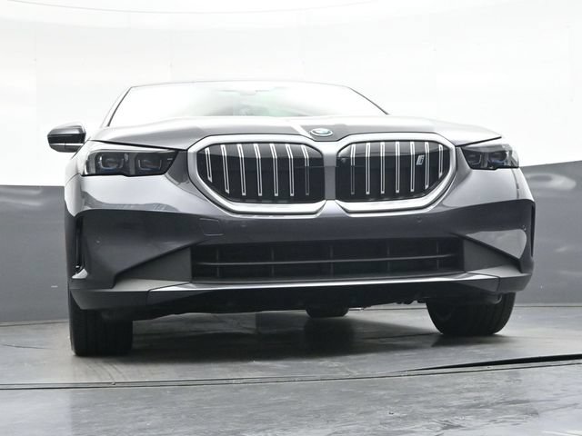 Certified 2025 BMW i5 eDrive40i w/ Premium Package RWD image 42