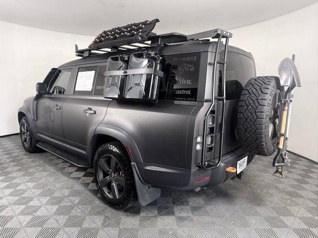 Used 2023 Land Rover Defender 130 SE image 5