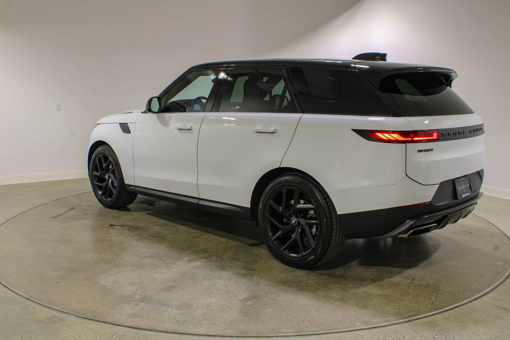 Used 2024 Land Rover Range Rover Sport SE AWD/4WD image 3