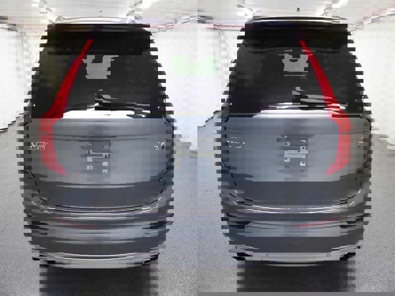 Used 2016 Volvo XC90 T6 Momentum w/ Momentum Plus Package image 5