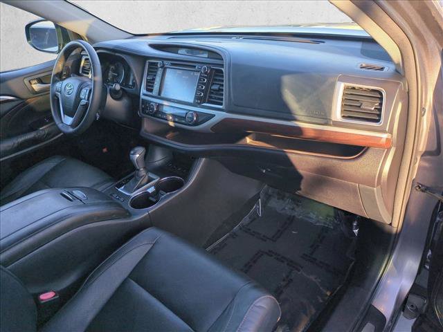 Used 2014 Toyota Highlander Limited w/ Driver Technology Package AWD/4WD image 24