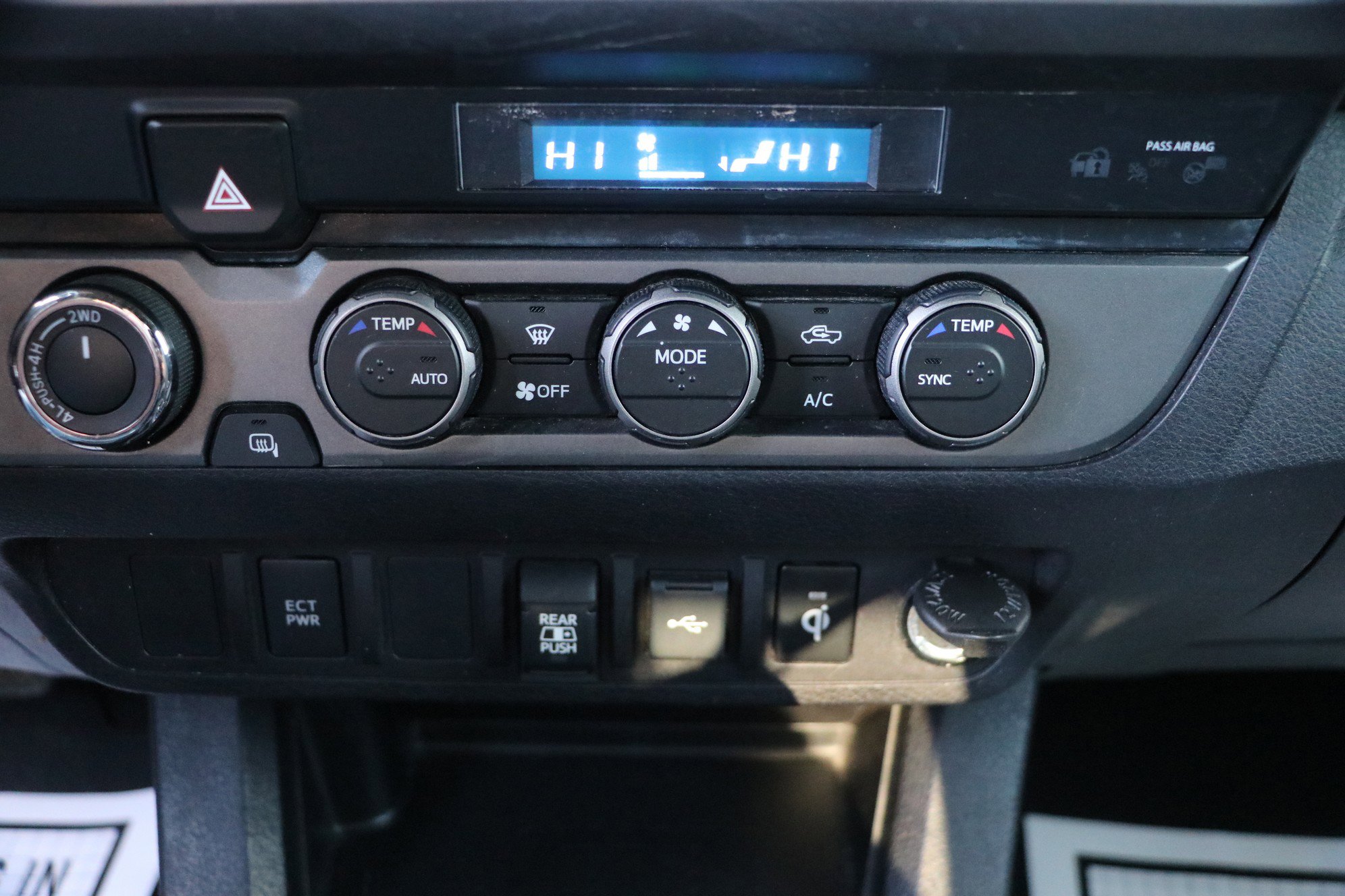 Used 2022 Toyota Tacoma TRD Off-Road image 21