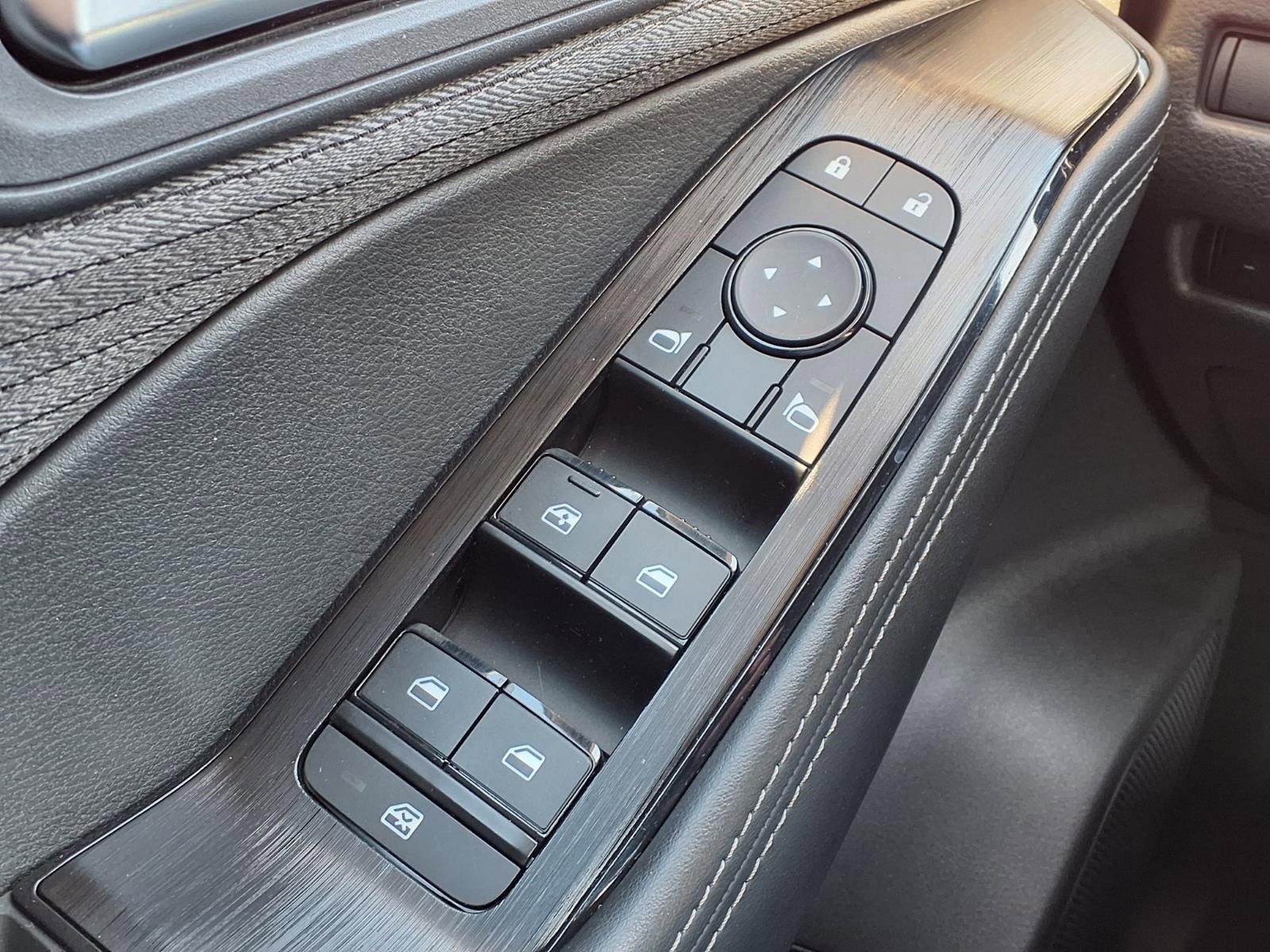 Used 2022 Nissan Rogue SV image 24