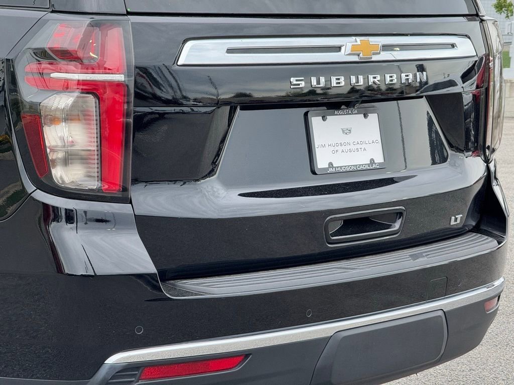 Used 2023 Chevrolet Suburban LT w/ Luxury Package AWD/4WD image 9