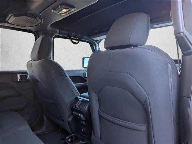 Used 2018 Jeep Wrangler Unlimited Sahara image 25