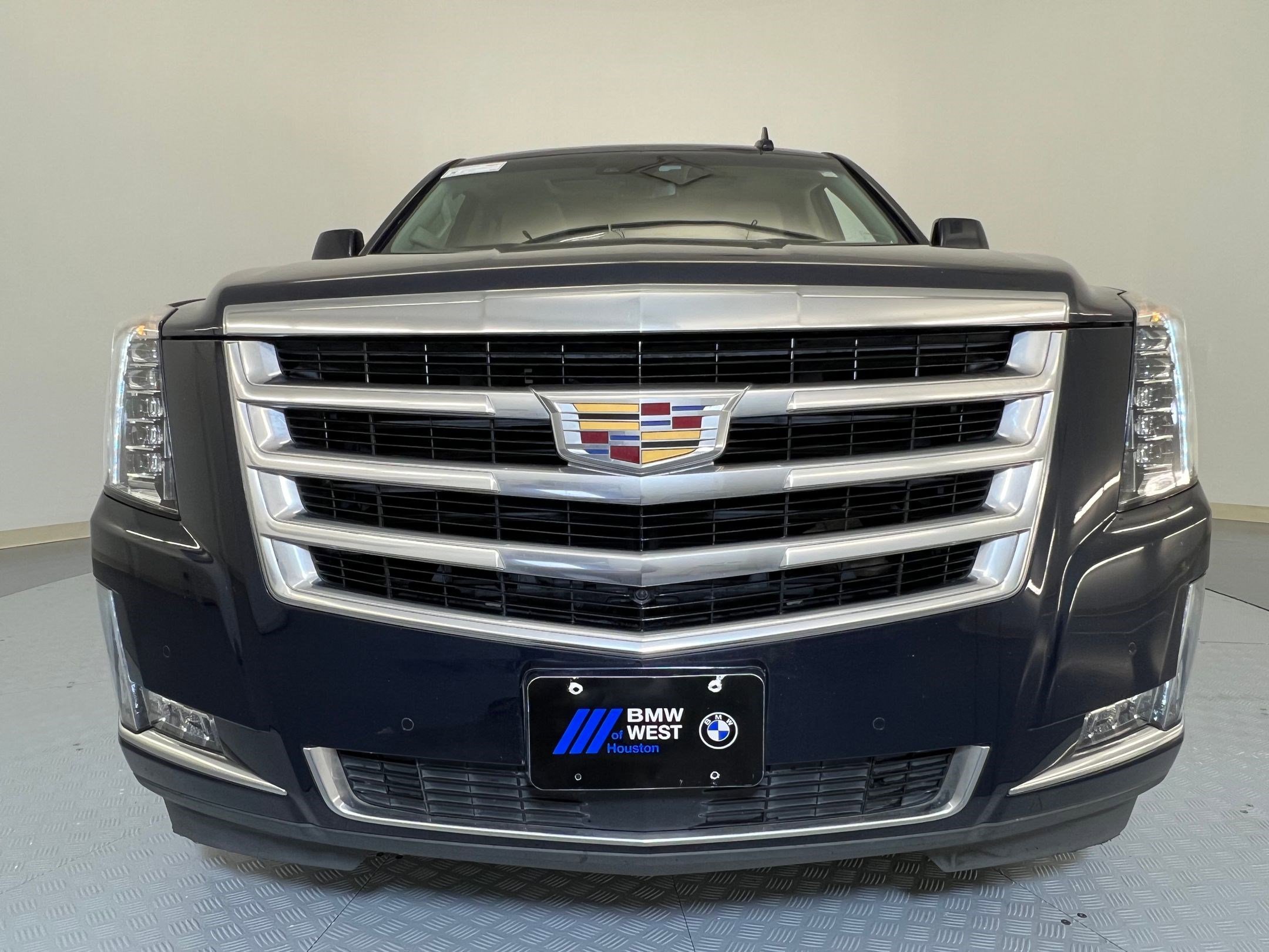 Used 2018 Cadillac Escalade Premium Luxury image 5