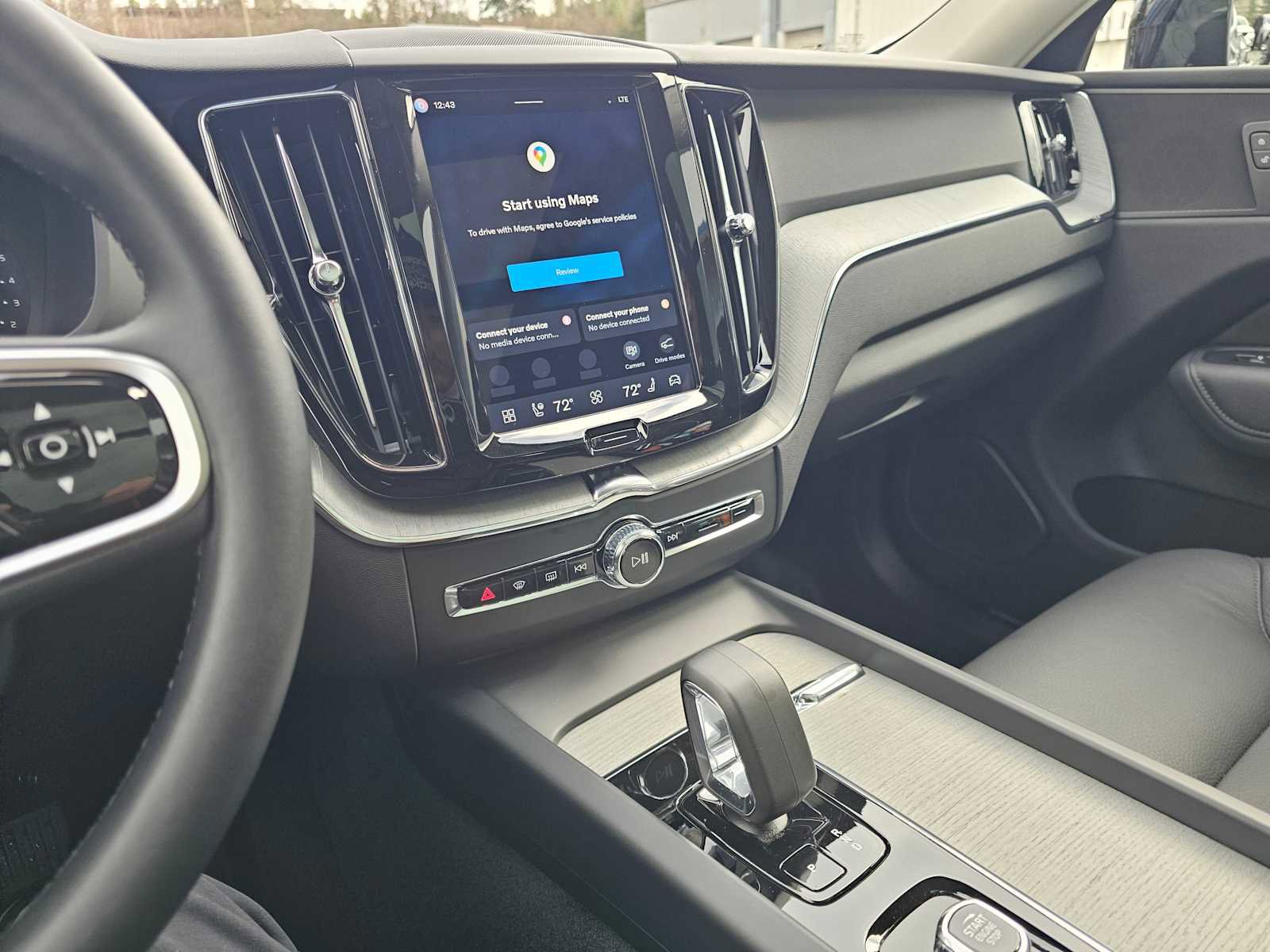 Certified 2025 Volvo XC60 B5 Plus image 30