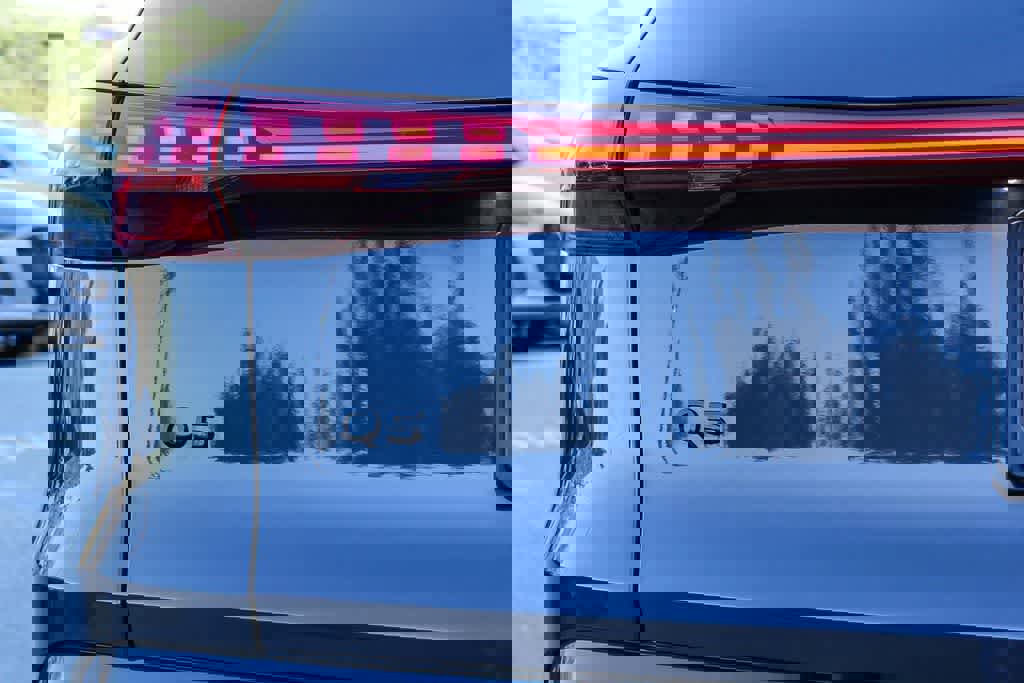 Used 2025 Audi Q5 Premium Plus image 11