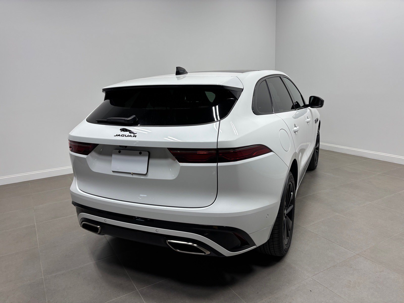 New 2025 Jaguar F-PACE R-Dynamic S AWD/4WD image 7