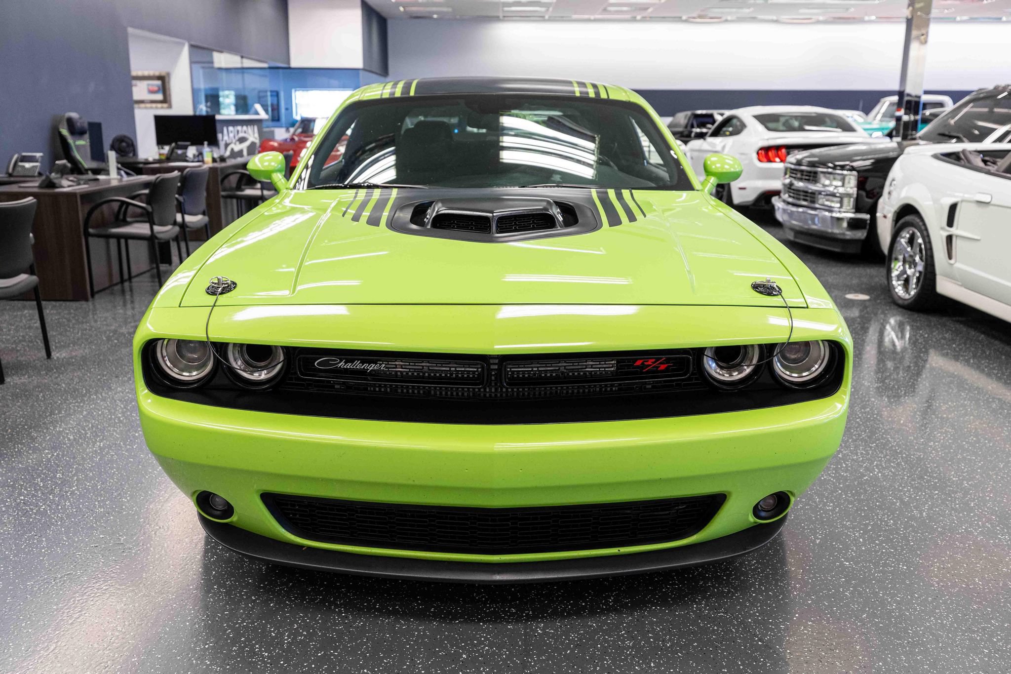 Used 2015 Dodge Challenger R/T RWD image 2