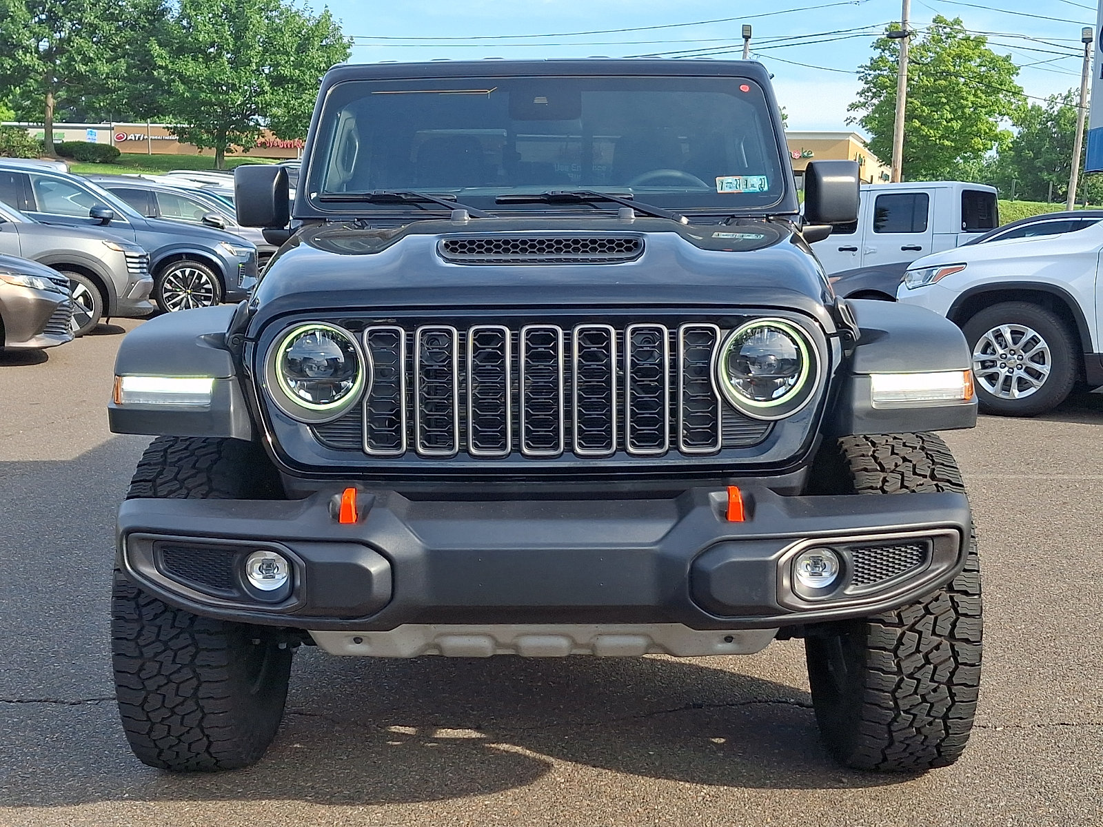 Used 2025 Jeep Gladiator Mojave w/ Safety Group AWD/4WD image 2