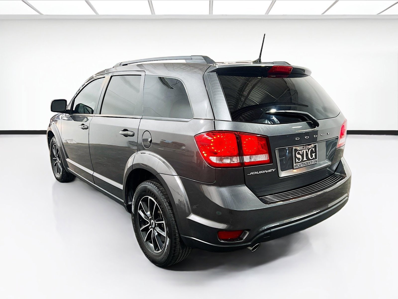 Used 2018 Dodge Journey SXT w/ Connectivity Group FWD image 6