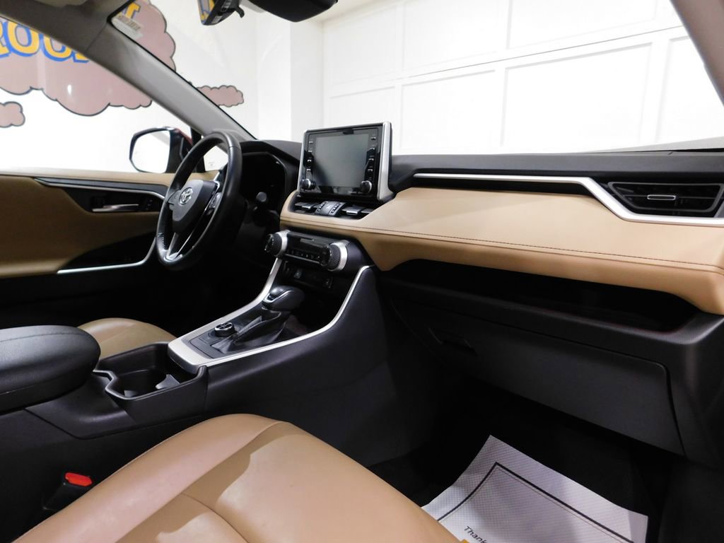 Used 2020 Toyota RAV4 Limited w/ Carpet Mat Package image 92