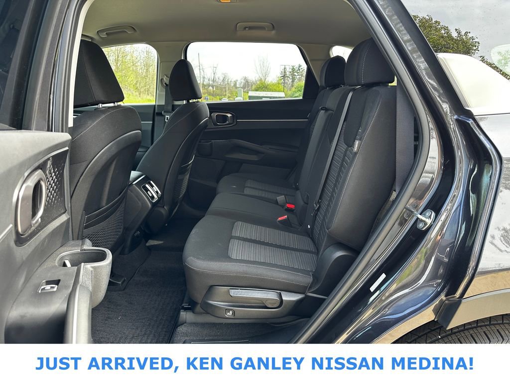 Used 2025 Kia Sorento LX FWD image 15