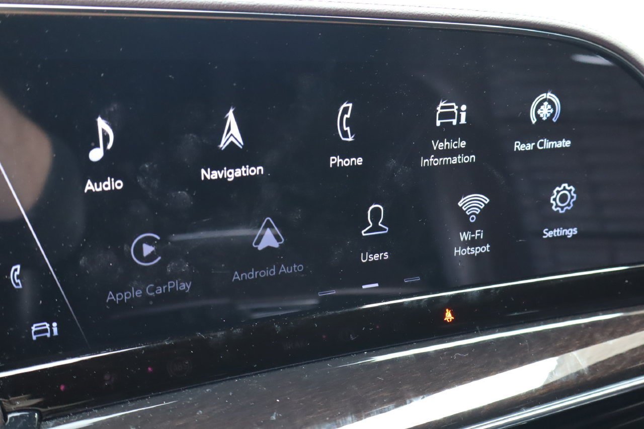 Used 2023 Cadillac Escalade Sport Platinum w/ LPO, Floor Liner Package AWD/4WD image 10