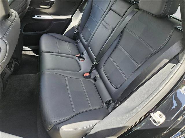 Used 2026 Mercedes-Benz GLC 300 image 17