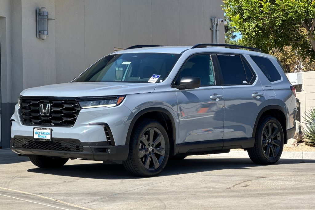 Certified 2024 Honda Pilot Sport image 12