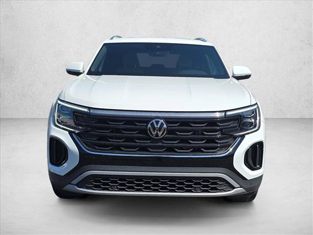 Used 2024 Volkswagen Atlas Cross Sport SE w/ Panoramic Sunroof Package FWD image 2