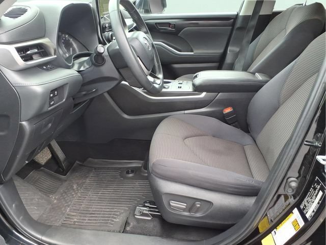 Used 2023 Toyota Highlander LE FWD image 20
