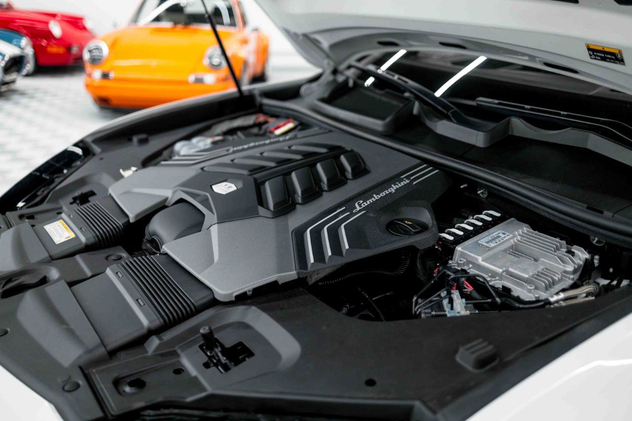 Used 2020 Lamborghini Urus Base image 93