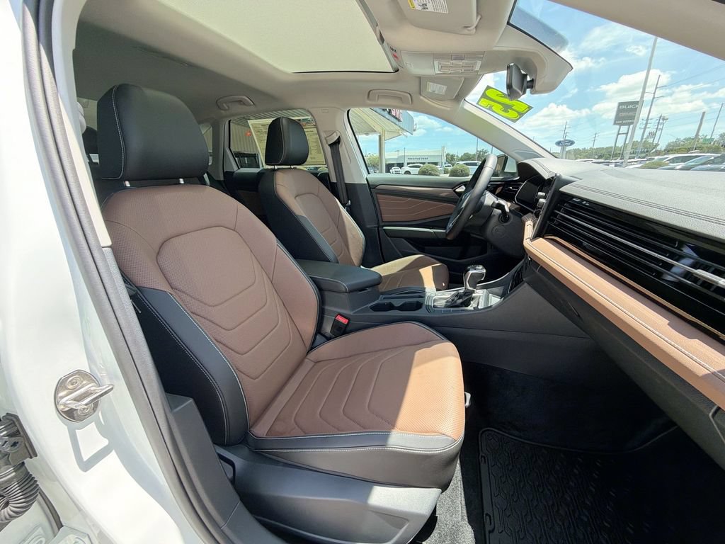 Used 2025 Volkswagen Jetta SEL FWD image 35