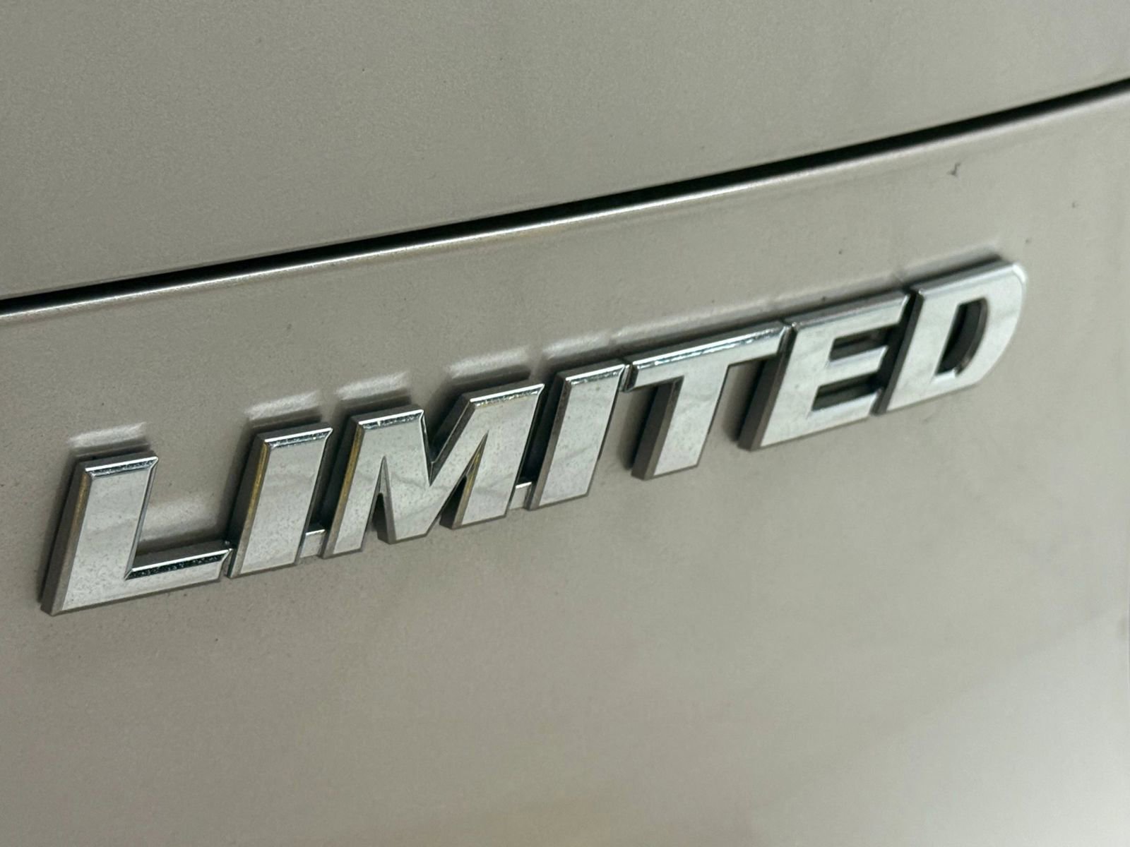 Used 2023 Toyota Venza Limited image 14