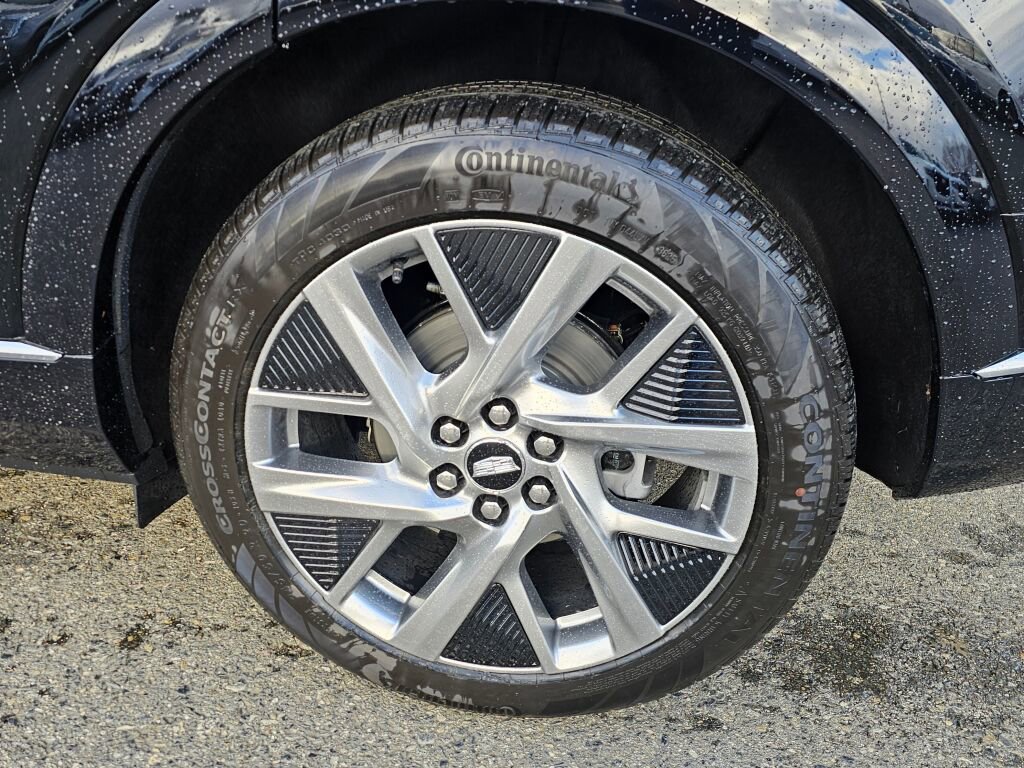 New 2026 Cadillac Optiq Luxury 1 image 8