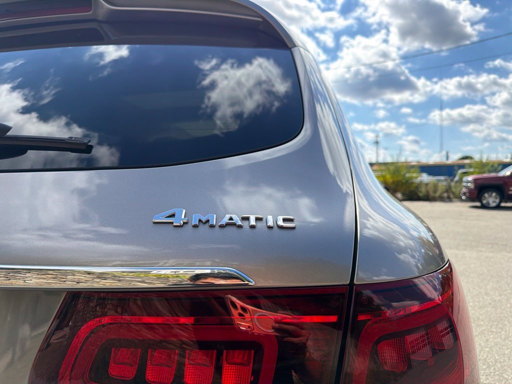 Used 2022 Mercedes-Benz GLC 300 4MATIC w/ Multimedia Package Lite image 11
