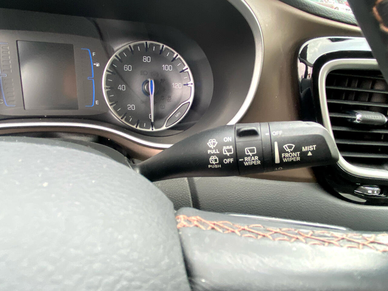 Used 2018 Chrysler Pacifica Touring-L w/ Tire & Wheel Group image 22