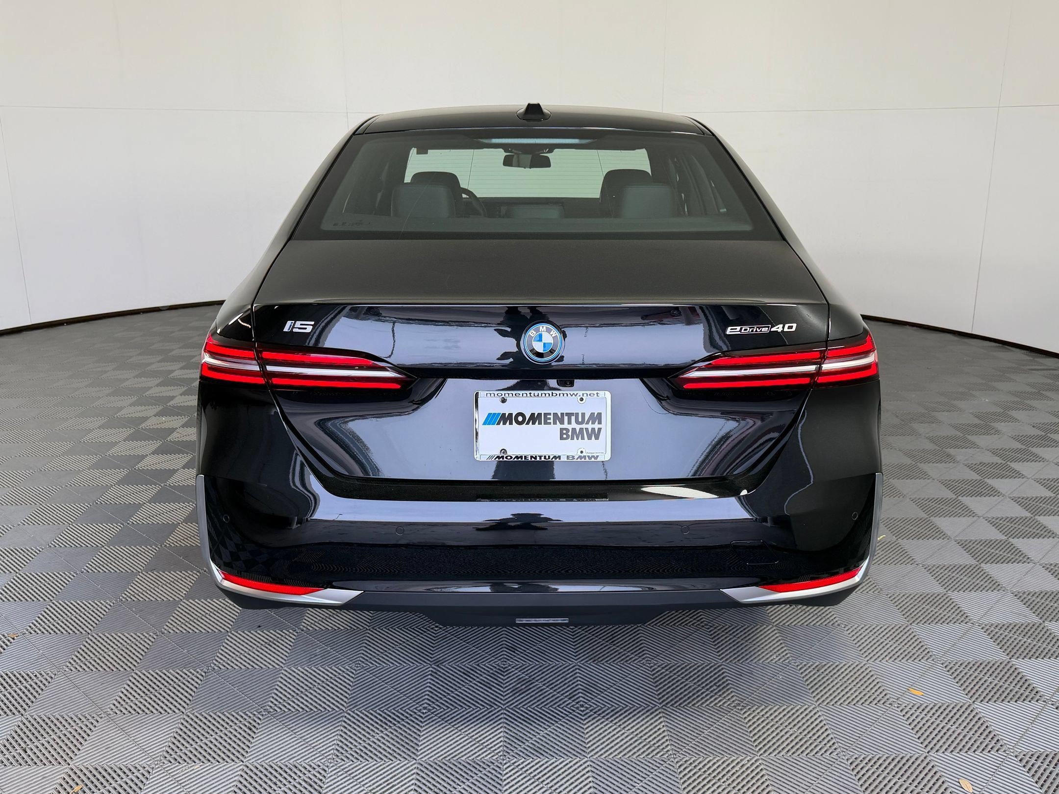 Used 2026 BMW i5 eDrive40 w/ Convenience Package RWD image 10