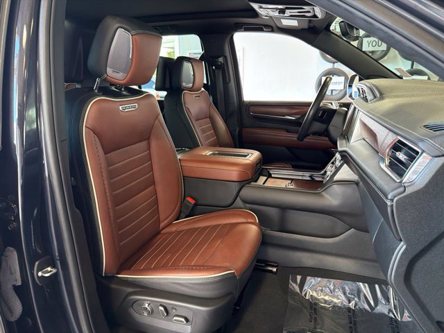 Used 2024 GMC Yukon Denali Ultimate AWD/4WD image 26