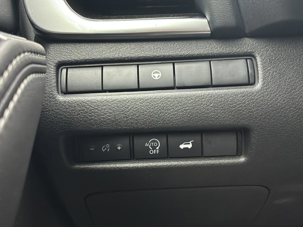 Used 2024 Nissan Rogue SL w/ SL Premium Package image 37