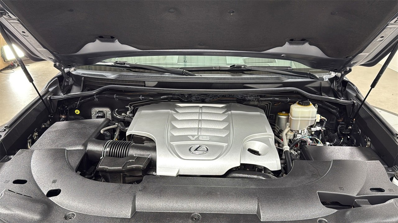 Used 2017 Lexus LX 570 4WD image 26