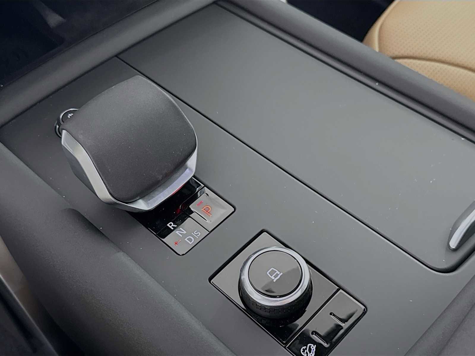 New 2026 Land Rover Discovery Limited Edition image 17