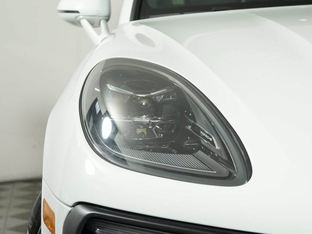 Certified 2023 Porsche Macan Turbo AWD/4WD image 11